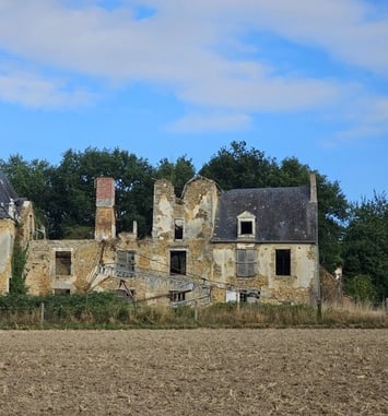 Les chantiers participatifs prolongent 2000 ans d'histoire au château de la Villaudray