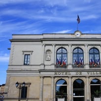 L'Hôtel de Ville : un témoin des transformations de la place