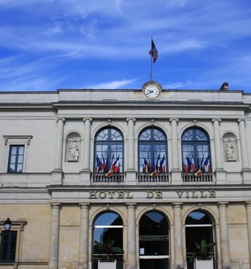 L'Hôtel de Ville : un témoin des transformations de la place