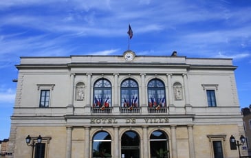 L'Hôtel de Ville : un témoin des transformations de la place