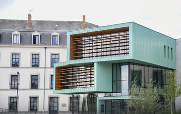 De la Caserne à l'Hôtel Communautaire : Les Secrets d'une Transformation