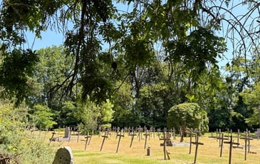 Visite du cimetière historique de l'établissement de psychiatrie, Mayenne