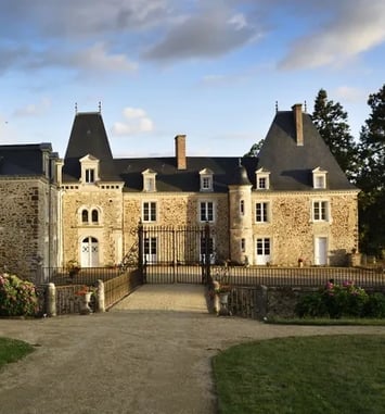 Visite guidée par Catherine, châtelaine des temps modernes (restauratrice, jardinière, animatrice, propriétaire ...)